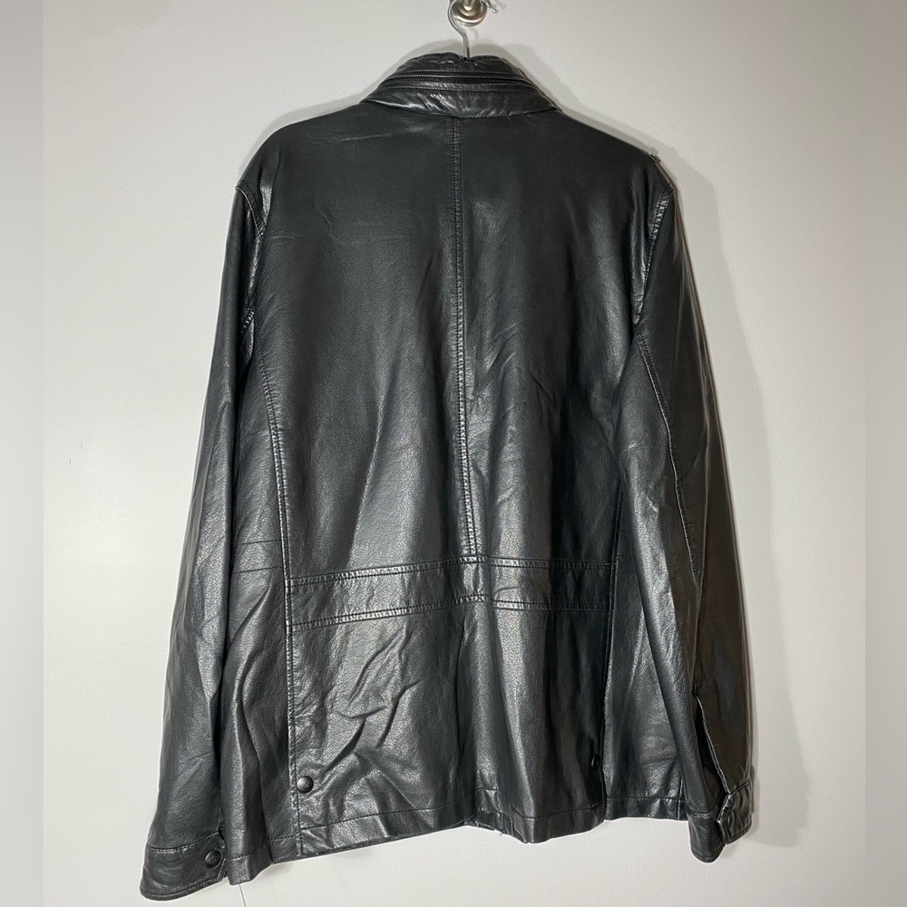 Men’s Dockers Vegan Black Leather L
Motorcycle Inspired Jacket
Lots of pockets - Picture 4 of 11